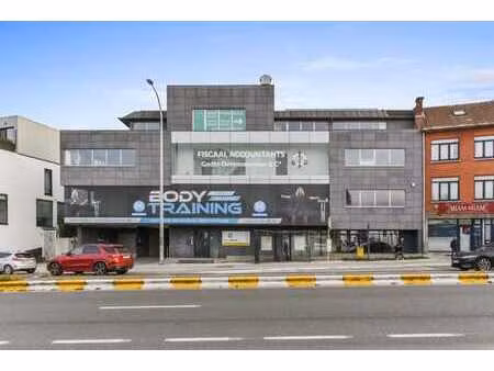 surface commerciale de 250 m² avec excellente visibilité