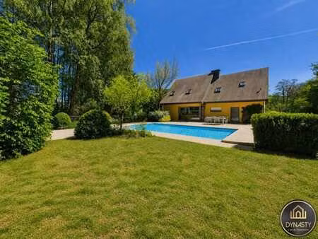 villa d’exception avec piscine et étang privé