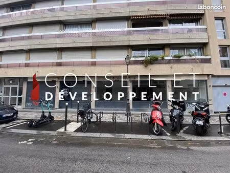 boutique 473 m² paris