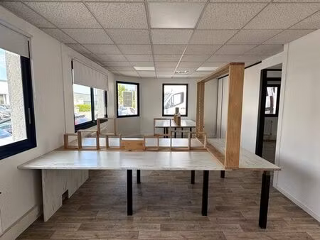 local stockage et bureau 69230