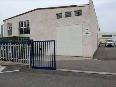loue local commercial 150m2 + habitation logement 70m2 avec possibilité achat