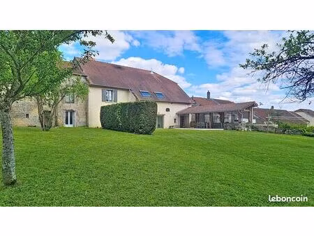 ancienne ferme rénovée  avec dépendances et 3000m² de terrain
