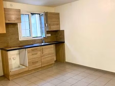 studio 1 pièce 28 m²