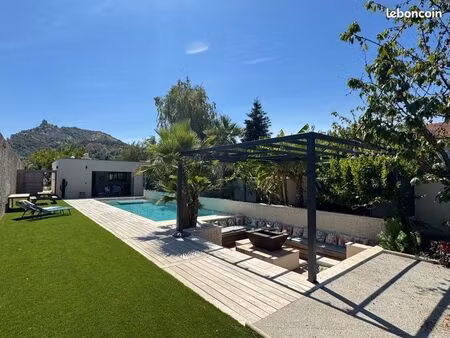 maison contemporaine à toit plat