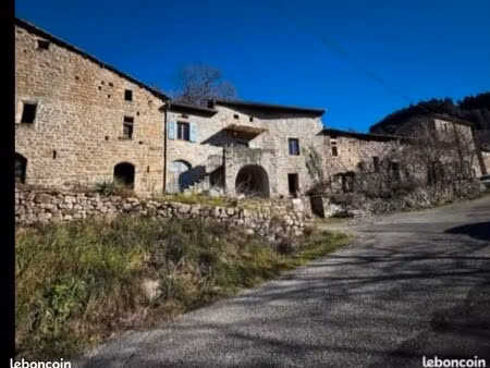 maison en pierre 300m2 de bâtisse  sources  terrain