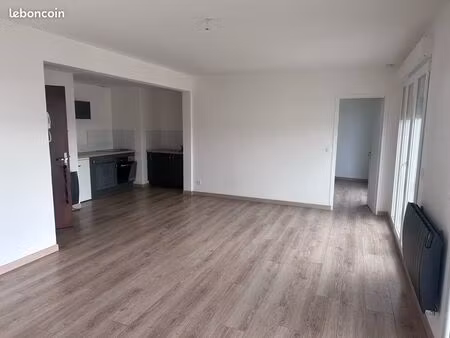 appartement t2 lumineux avec balcon  ascenseur – charleville-mézières