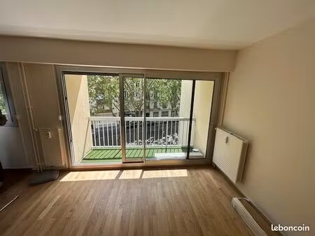studio 3eme étage sur la rue leibniz 75018 paris