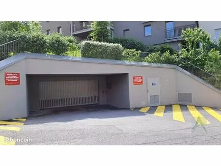 parking/box 1 pièce 15 m²