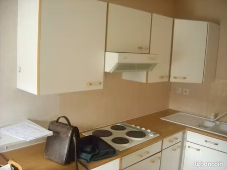 loue t2 centre acigne