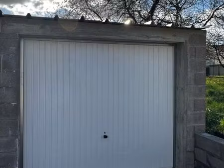 garage sécurisé de 18 m² à louer  idéalement situé à proximité immédiate de l’a31