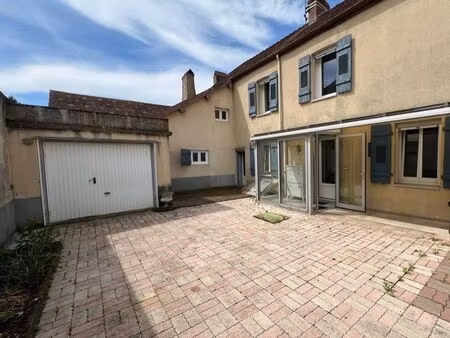 maison à louer à faverney – 3 chambres – garage – cour intérieure