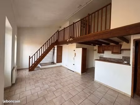 trets centre ville hors remparts appart t2 duplex