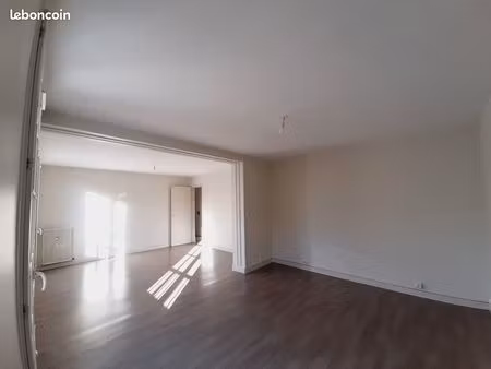 grand t3 de 85 m² - refait à neuf plein cœur des halles