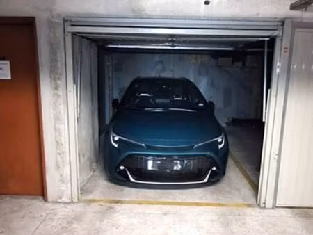 à vendre : lot parking + espace de rangement – proche métro aimé césaire