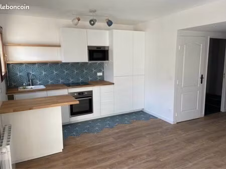 appartement 2 pièces immeuble récent refait à neuf