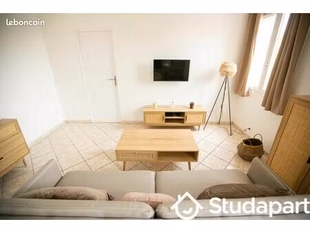 chambre 1 pièce 9 m²