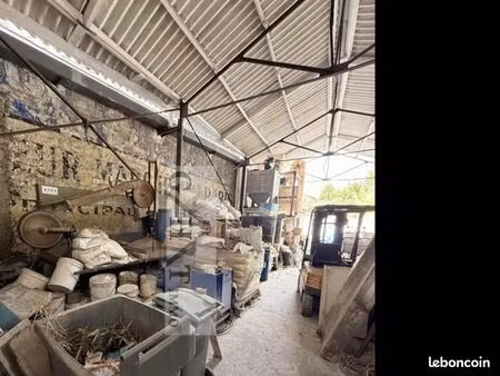 local bureaux 301 m²