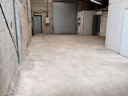 local artisanal entrepôt sécurisé avec bureaux et atelier/entrepôt + terrain clos à tourne