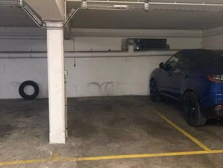 place de parking souterrain