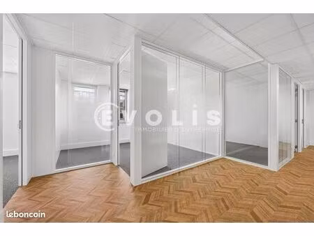 bureau 133 m²