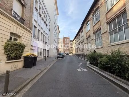 commerce habillement/textile 58 m²