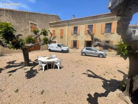 maison en bord de canal