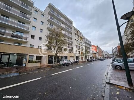 bureaux 71 m²