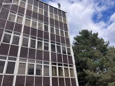 bureau 1 651 m²