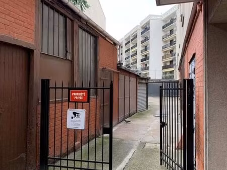 parking 90 m² saint denis