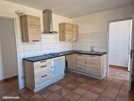 t3 avec grande terrasse et garage