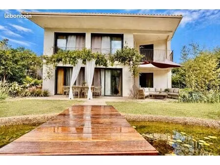 ? villa bioclimatique d’exception avec piscine naturelle – là où le confort rencontre la n