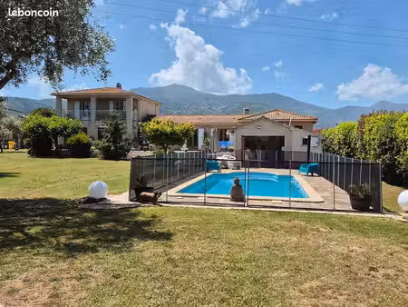 maison avec jardin et piscine à venzolasca