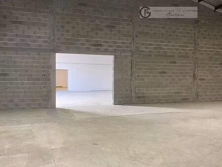 local 592 m² biguglia