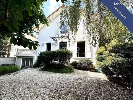 maison 10 pièces 230 m²