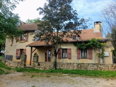 ancien corps de ferme de 140m2 et ses dépendances