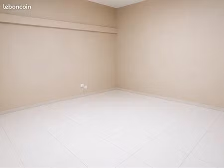 bureaux 25m2 pour fonctions libérales à louer à rivière-salée - face parking et ehpad