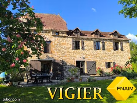 maison 8 pièces 246 m²