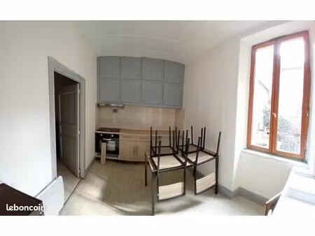 appartement semi-meublé 3 pièces - 40 m²