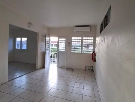 bureaux 79 m² le robert