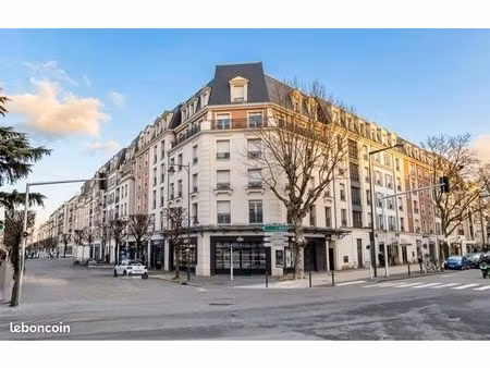 place de parking sécurisée – rer d / métro 8 – maisons-alfort