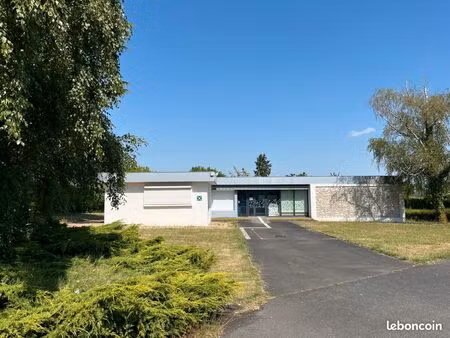 maison d'habitation ou immeuble de bureaux à barbezieux-saint-hilaire