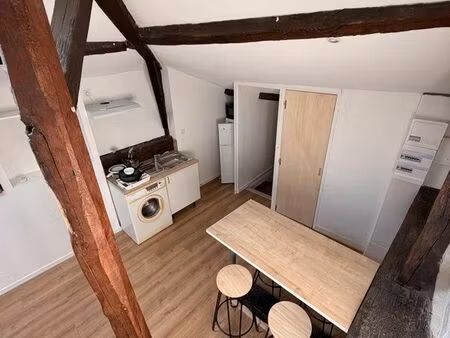 à louer – t2 de 40 m² – centre-ville de saint-jean-d’angély