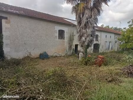 longère charentaise 130 m2 habitable + 200 m2 3 grange