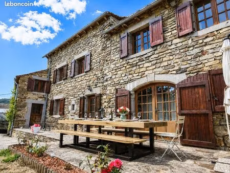 authentique maison en pierre avec activité gîte