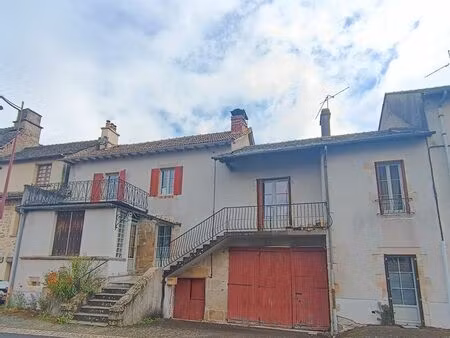 belle maison de village de 170 m² avec grand garage  jardin et dépendances