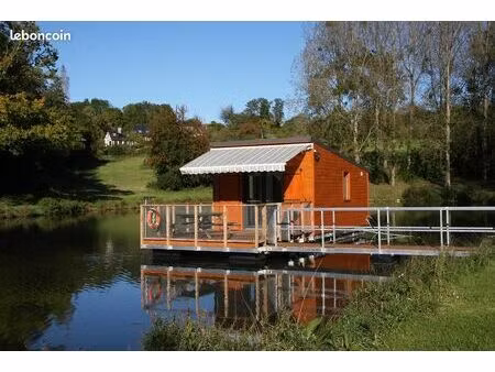 terrain de 3.4 hectares avec gites flottants