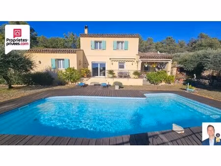 grande villa d'environ 161 m2 avec vue degagee et grand terrain paysager de 5050 m2