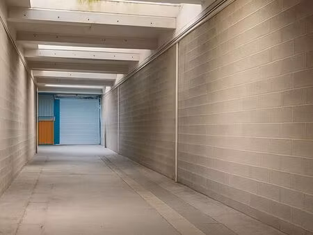 entrepôt 416m² - entre melun et evry - 40 km de paris