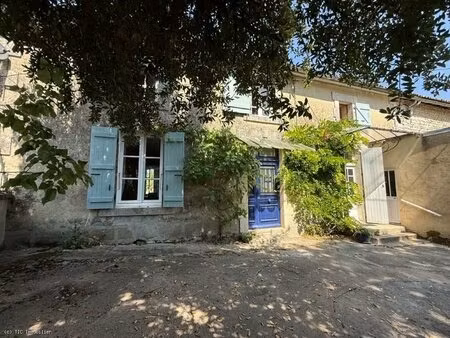 grand maison avec 4 chambres et dépendances a côté de ruffec