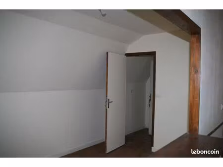 particulier loue t2 bis à jusac